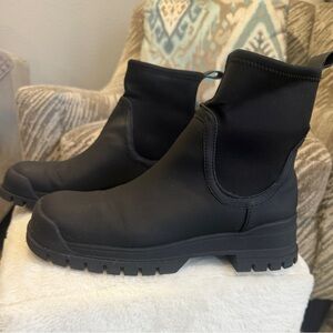 Zara Chelsea Slip-On Ankle Boots in Black - 39